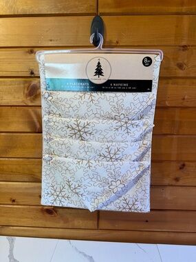 Holiday Snowflake Placemats & Napkins Set - Gold on White